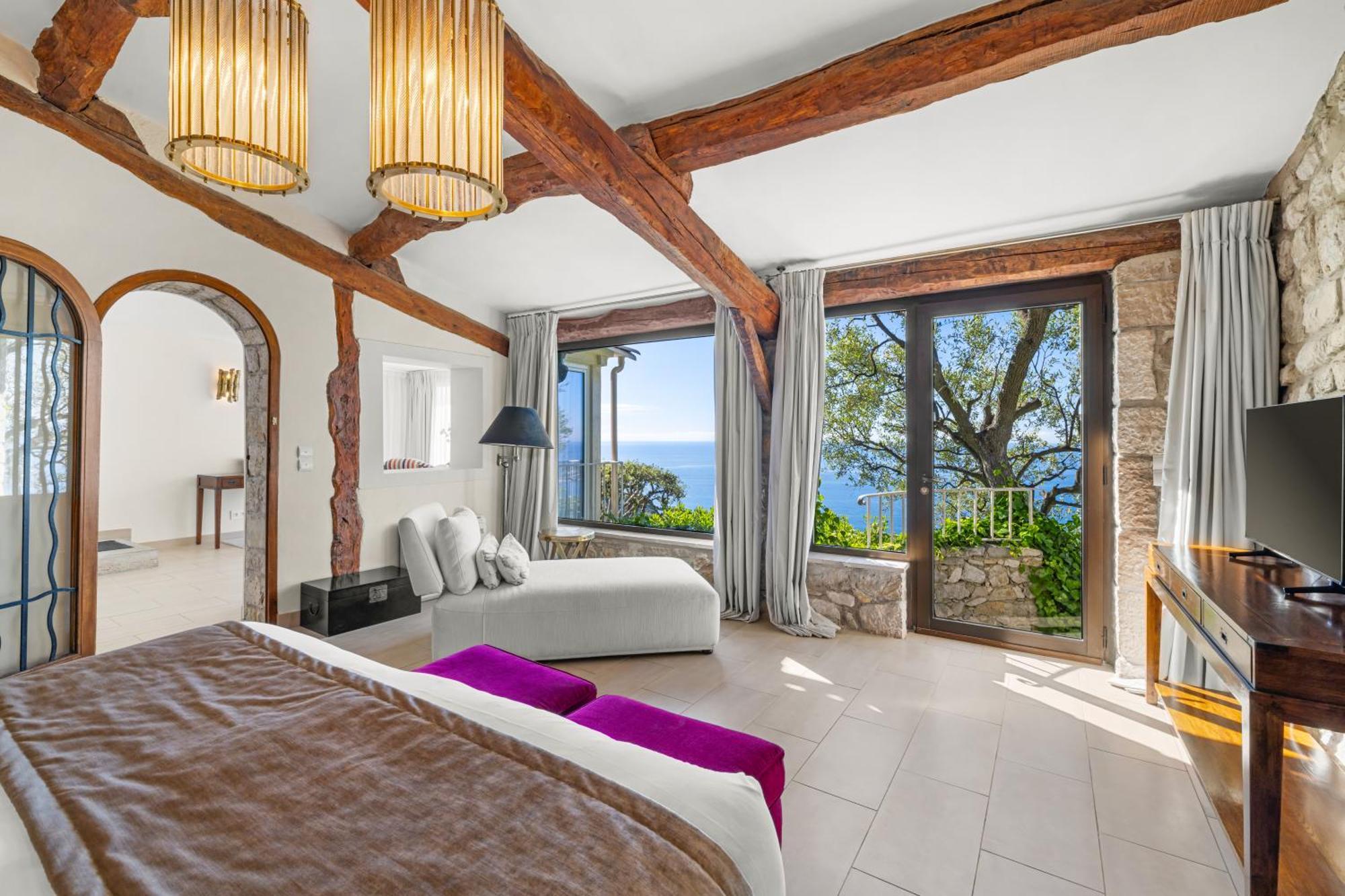 Hotel La Chevre D'or 5*